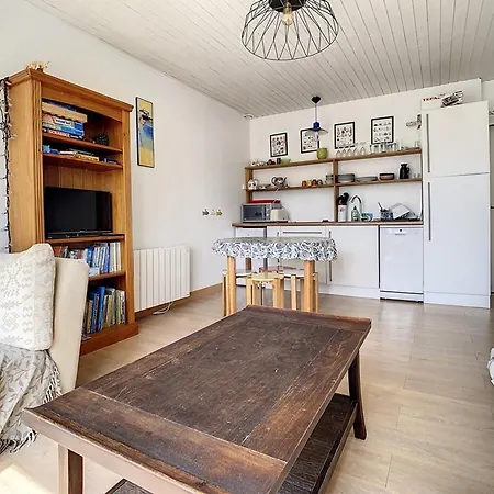 Appartement 2 Proche - 1er Etage, Parking, Cuisine Equipee, Tv Et Calme Assure - Fr-1-236-77